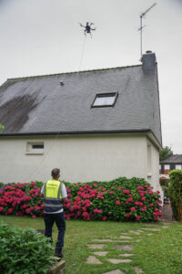 Démoussage toiture par drone rennes